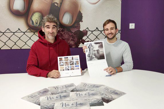 Benitatxell recoge en un calendario las mejores imágenes de la exposición Nits de Tinta