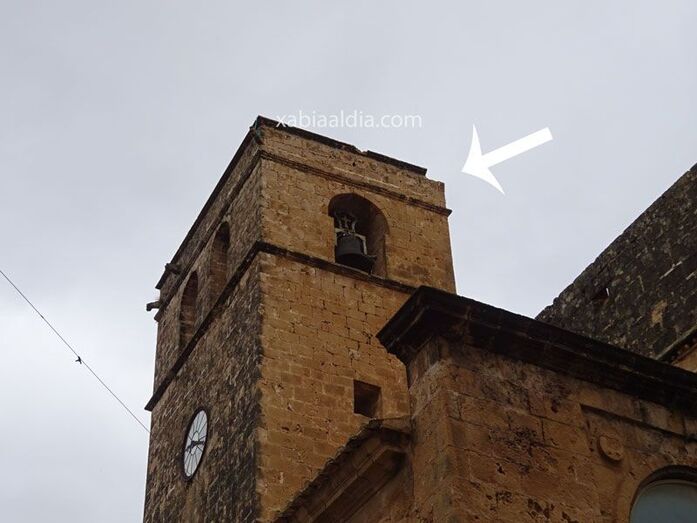 Un vídeo capta el momento en que un rayo cae en la Iglesia de San Bartolomé