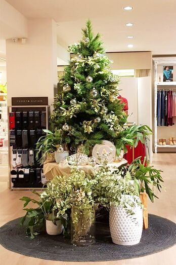 Los comercios de Xàbia Port y Xàbia Històrica vuelven a engalanarse un año más por Navidad