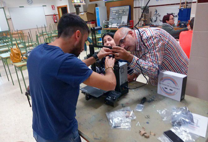 Los alumnos y alumnas del colegio Santa María Magdalena de Benitatxell se sumergen en el mundo de la robótica