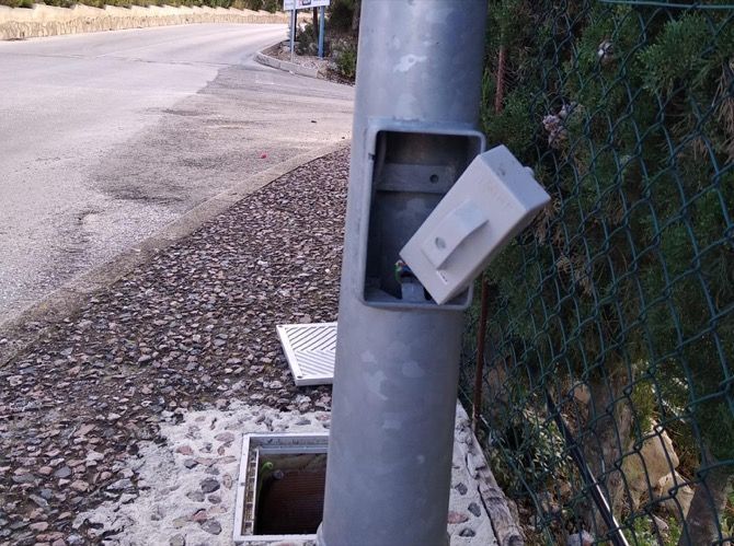Benitatxell repara el cableado de la urbanización Valle del Portet desaparecido tras diversos robos