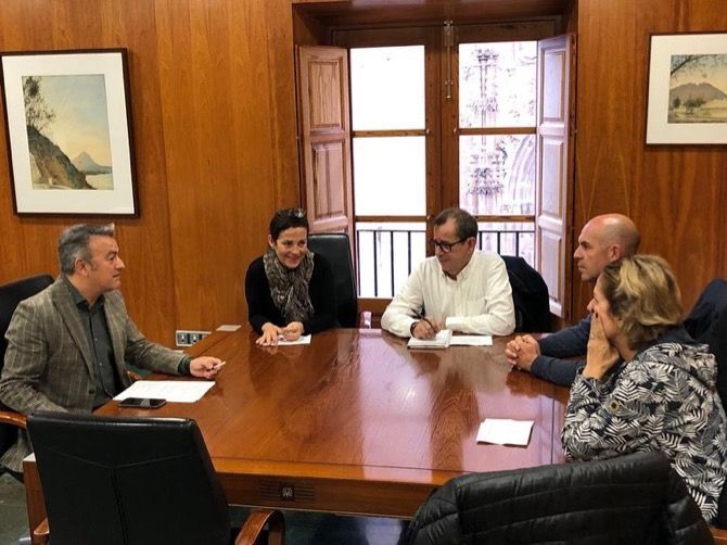 Primera toma de contacto entre la nueva directiva de los empresarios del Arenal y el alcalde