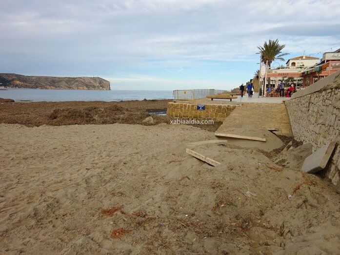 Xàbia tramitará por el procedimiento urgente la contratación de la reparación del paseo del Arenal