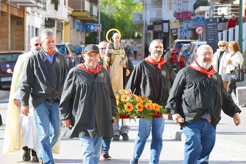 Xàbia celebra la festividad de Sant Antoni en Aduanas del Mar