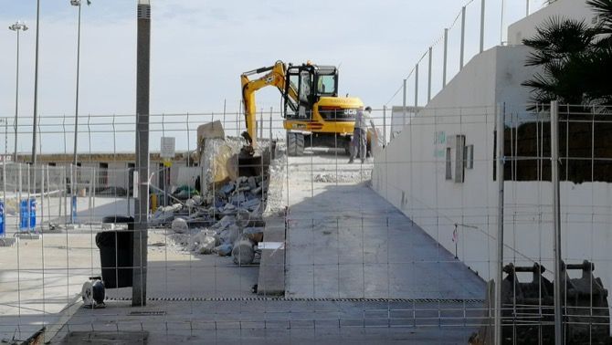 Comienzan las obras de reforma de la accesibilidad en la escollera del puerto