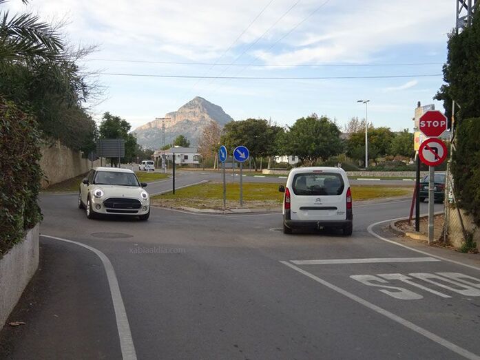 Los vecinos del camí Cabanes piden al Ayuntamiento que amplíe el alumbrado de la zona