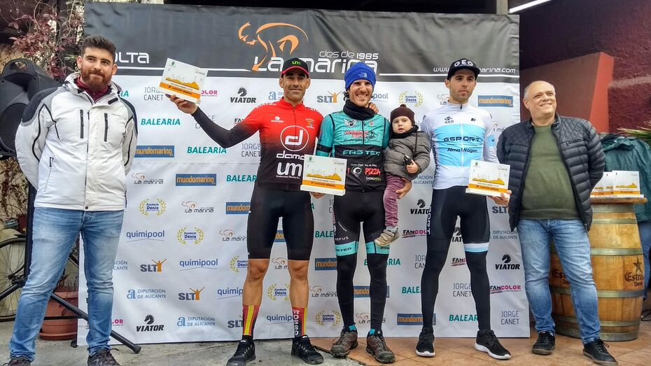 Saoro Moll del Xàbia’s Bike se impone en la etapa de Xaló de la Volta a la Marina