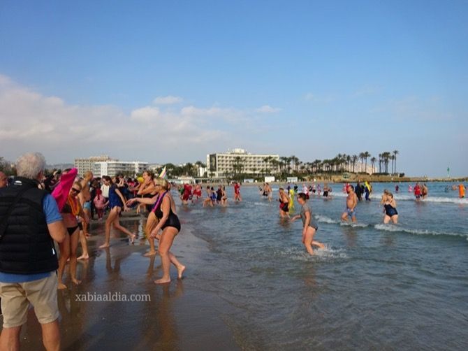 Cancelado el baño solidario de año nuevo en la playa del Arenal