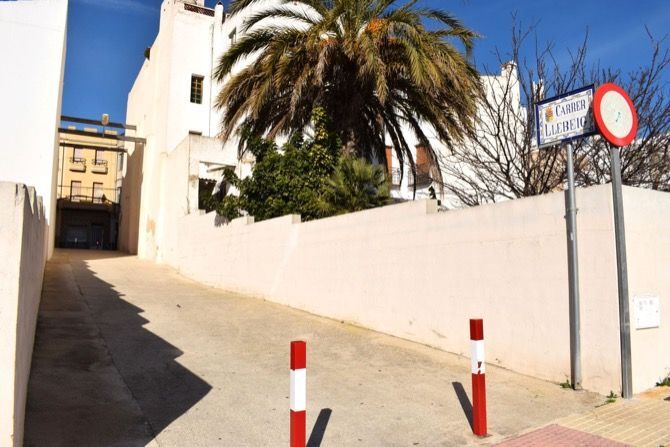 Benitatxell urbanizará la calle Llebeig gracias a un subvención de la diputación de Alicante