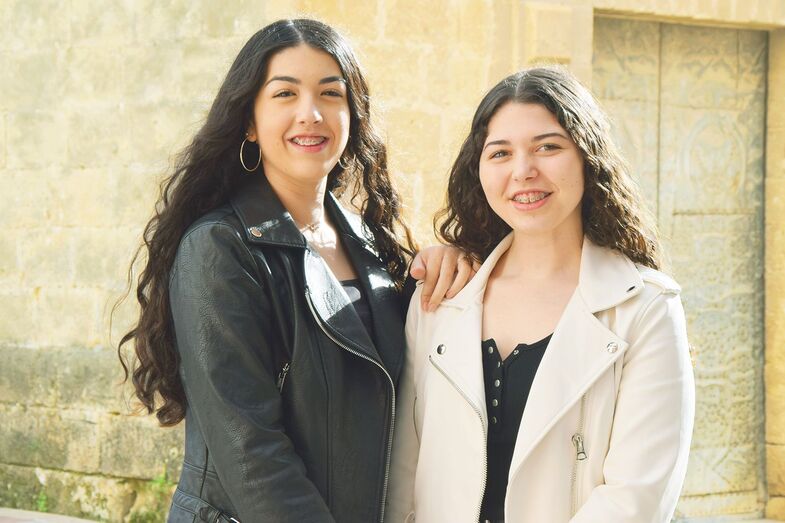 Lucía Llidó y Carla Llidó son las Abanderadas 2020 de las fiestas de Moros i Cristians