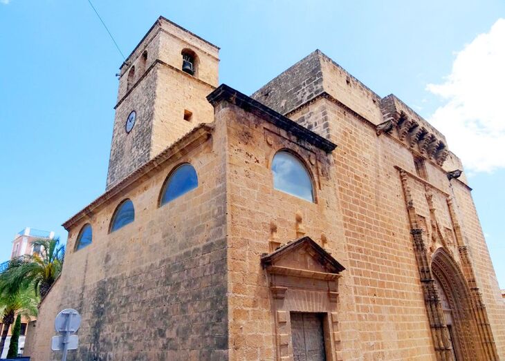 La parroquia de San Bartolomé inicia las obras de restauración de su cubierta y campanario