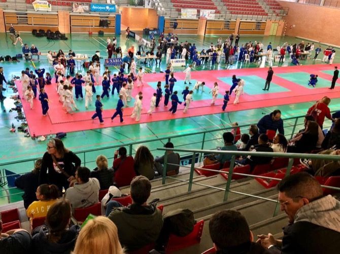 242 judocas participan en un torneo en Xàbia