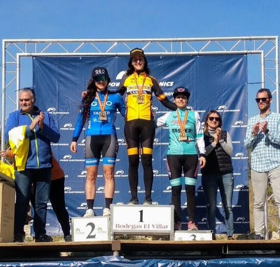 Ade Moll y Alicia Margalejo suben al podio en Villa del Arzobispo
