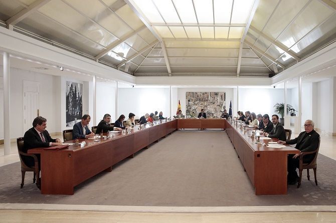El Gobierno limita la movilidad a las compras básicas e ir al trabajo