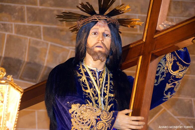 La Cofradía y la parroquia de San Bartolomé animan a los vecinos a colgar la estampa del Nazareno en los balcones