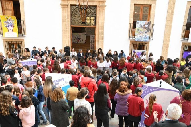 Xàbia muestra su compromiso con una sociedad justa e igualitaria