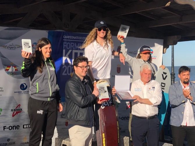 Marta Sánchez del Club Náutico de Jávea revalida el título de campeona de España de fórmula kite