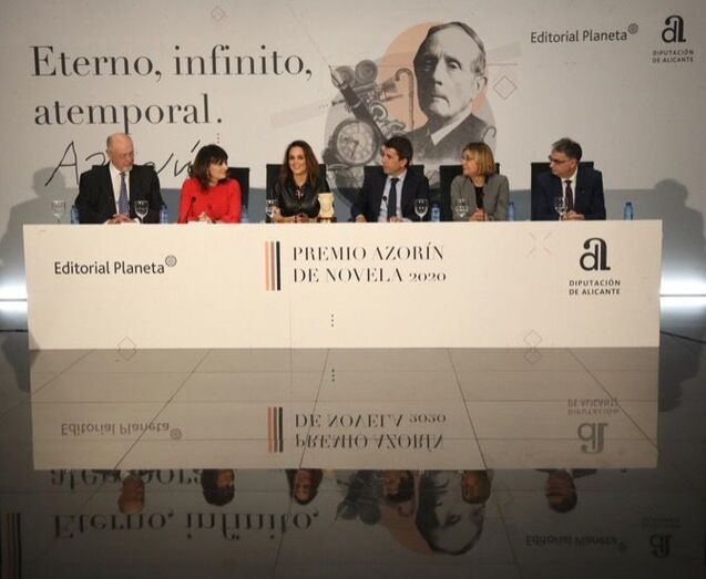 La periodista y escritora de Elche, Mónica Carrillo, logra el premio Azorín de novela que convoca la Diputación de Alicante