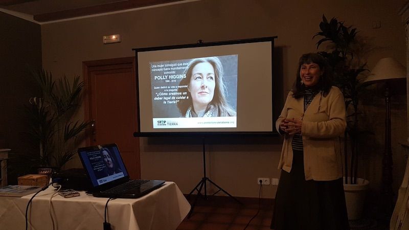 Maite Mompó presenta en las charlas de Rotary Club Jávea la campaña “Stop Ecocidio”