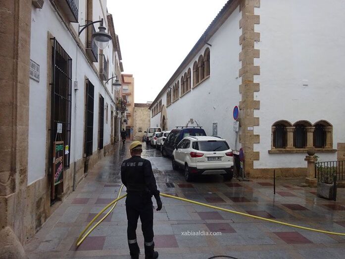 La Unidad Militar de Emergencias limpia diversas áreas de Xàbia