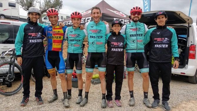 Gran actuación del equipo Xàbia's Bike Fasterwear en la carrera UCI C1