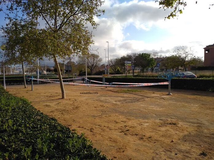 Xàbia cierra el parque Pinosol y precinta las zonas de juego infantil