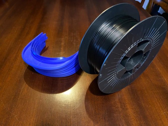 Unos 50 propietarios de impresoras 3D de la Marina se coordinan para fabricar pantallas para el personal sanitario