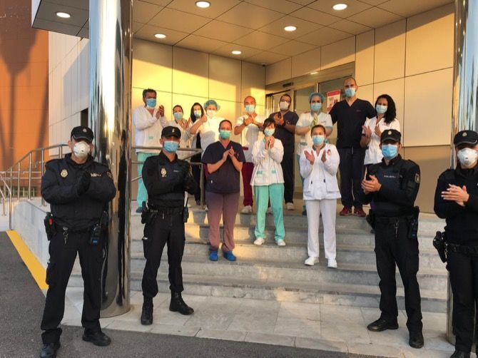HLA San Carlos agradece los gestos que tienen los vecinos y entidades con su personal