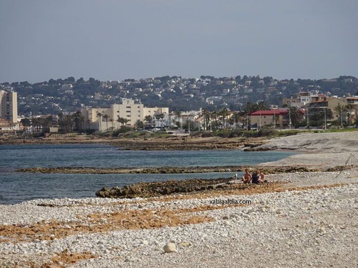 Xàbia monta un dispositivo especial de vigilancia en las playas la noche de Sant Joan para evitar hogueras