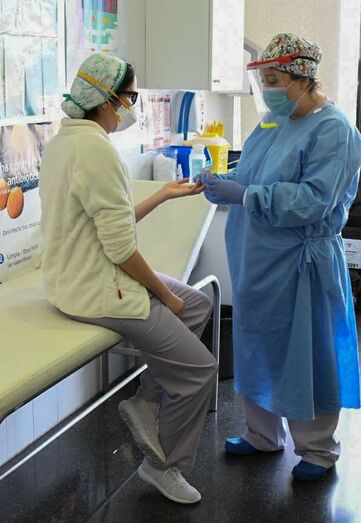 El Hospital de Dénia hará más de 3.000 test al personal sanitario así como a personal y usuarios de las residencias