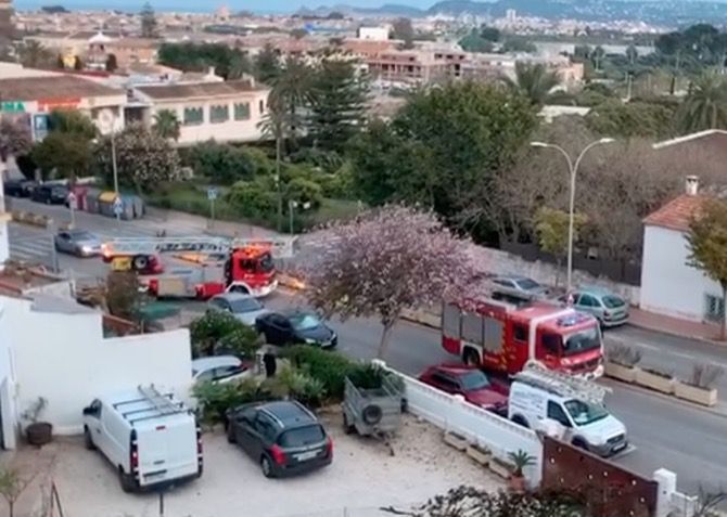 Vídeo: Dos camiones de Bomberos se suman a los aplausos diarios