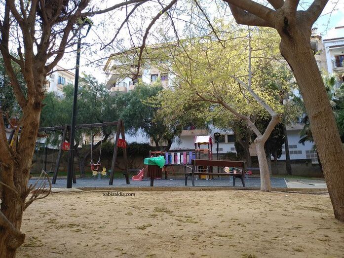 El Consell dels Xiquets de Xàbia propone que se creen áreas diferenciadas al reformar los parques de Thiviers y Freginal