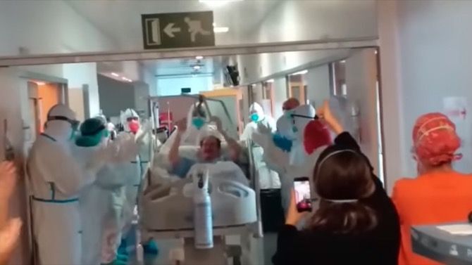 Dos pacientes con coronavirus salen de la UCI del Hospital de Dénia