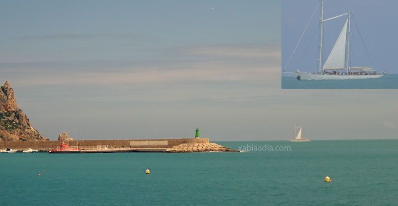 Fotonoticia: Un velero de 48 metros de eslora de camino a su puerto base en Dénia.. desde las Barbados