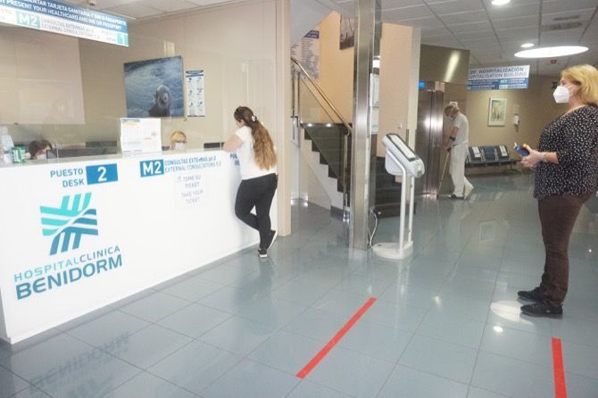 Hospital Clínica Benidorm realiza test rápidos de anticuerpos COVID-19 a todo su personal