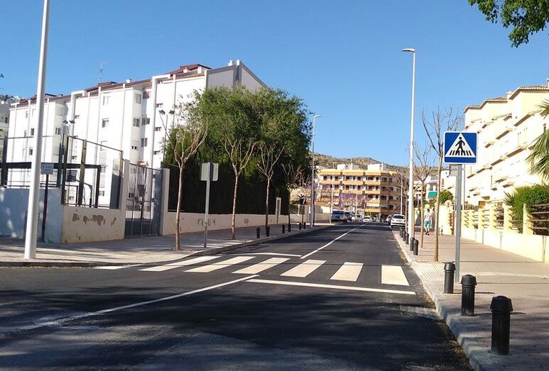 Reabre la renovada avenida dels Furs