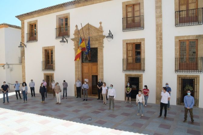 Toda la corporación secunda el minuto de silencio en memoria de las víctimas del coronavirus