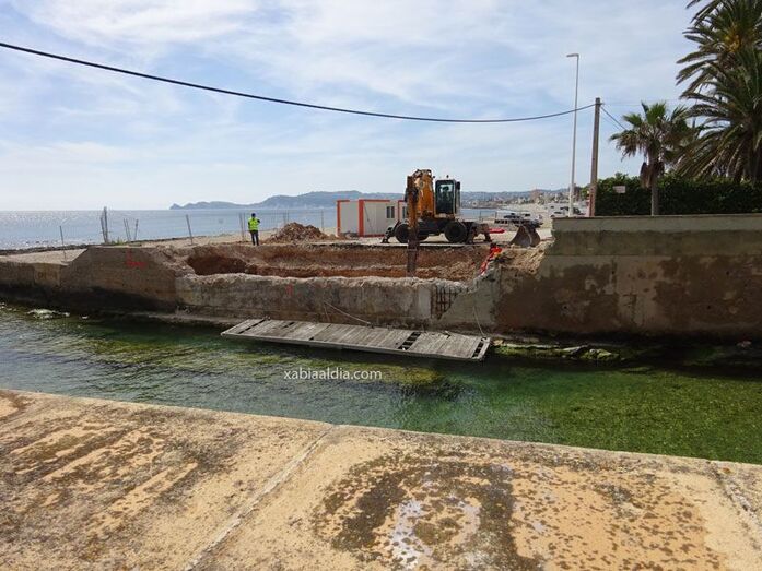Los operarios retoman las obras del puente de Triana