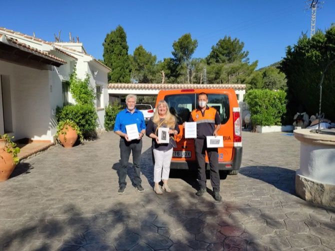 Los vecinos del Montgó donan 4 tablets al Hospital y a la residencia Bon Repós