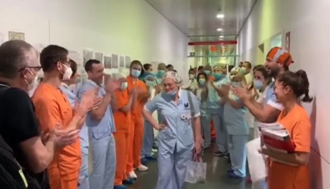 Vídeo:  El agradecimiento del personal de Urgencias a la supervisora de Enfermería