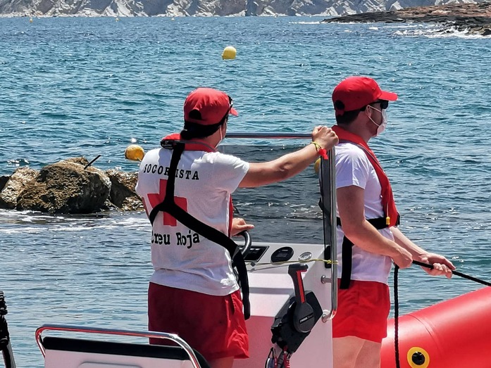 Los socorristas de Xàbia adaptan su forma de trabajar al COVID-19 para garantizar la seguridad en las playas