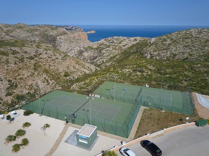Los tenistas Bautista, Carreño, de Miñaur y Andújar, juegan por una buena causa en las instalaciones del resort Cumbre del Sol