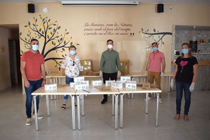 Benitatxell reparte 15.000 mascarillas entre todos sus vecinos