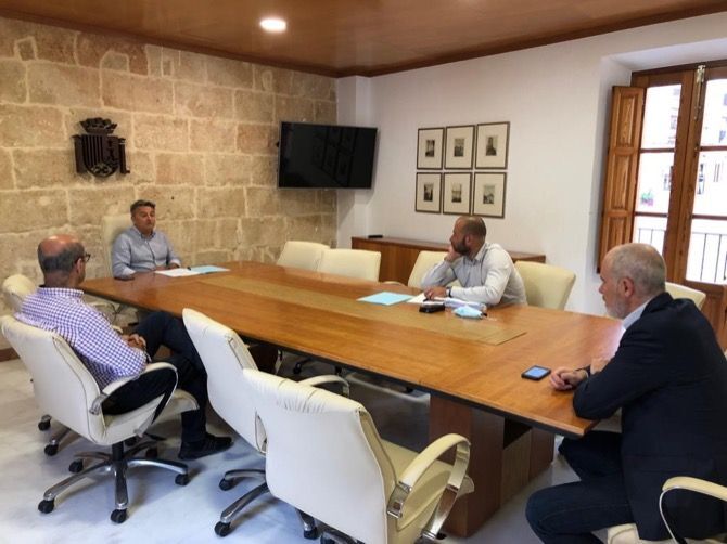 El alcalde se reúne con la directiva del CEDMA