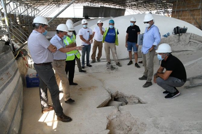 Las obras de Sant Bertomeu sacan a la luz un conjunto de jarras medievales que se usaron para rellenar las bóvedas