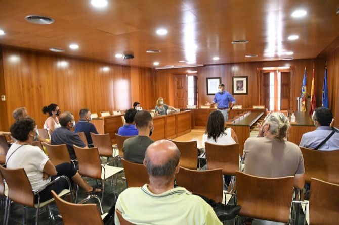 El gobierno local convoca ahora una reunión con los empresarios del municipio