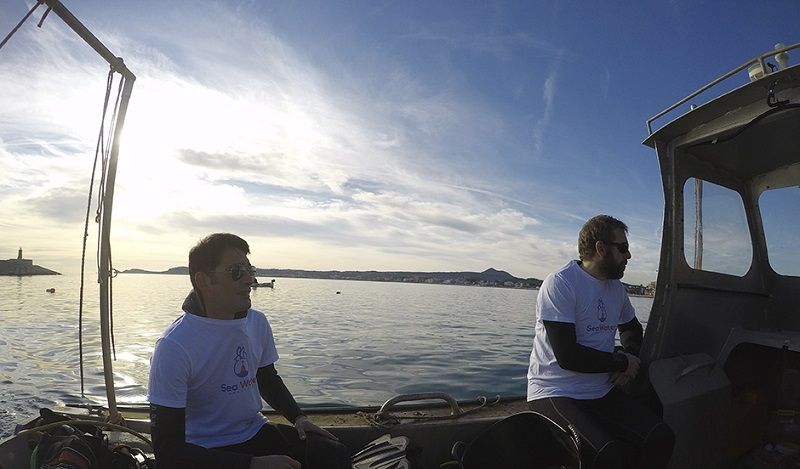 La start up Sea Water Analytics prueba en Xàbia sus boyas para analizar la calidad de las aguas