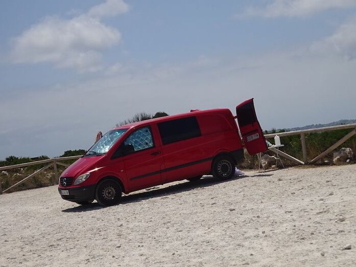 Fotodenuncia: ¿Prohibido aparcar caravanas?
