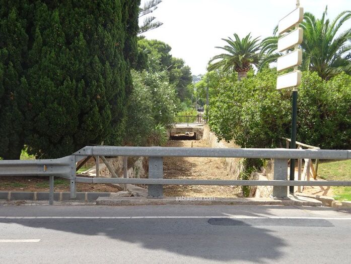 Servicios limpia los barrancos y cauces de Xàbia