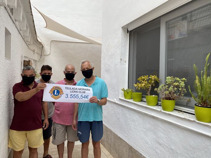 Amadem recibe una cuantiosa donación del Teulada Moraira Lions Club